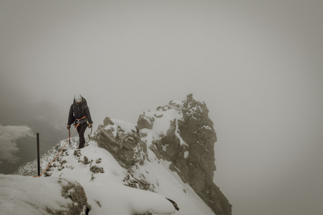 Welmoed in de sneeuw op een berg